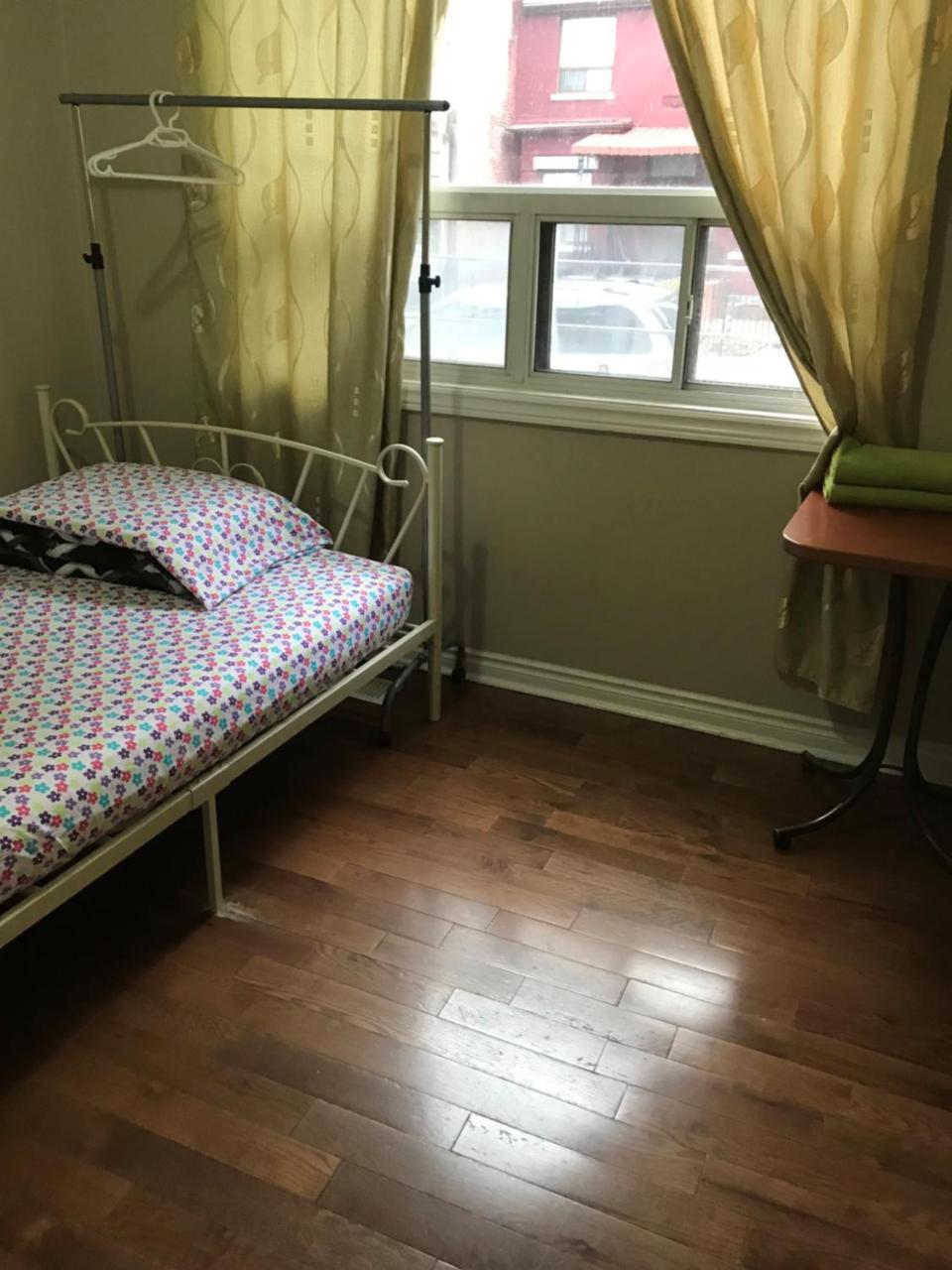 Convention Travelers Home Toronto Bagian luar foto