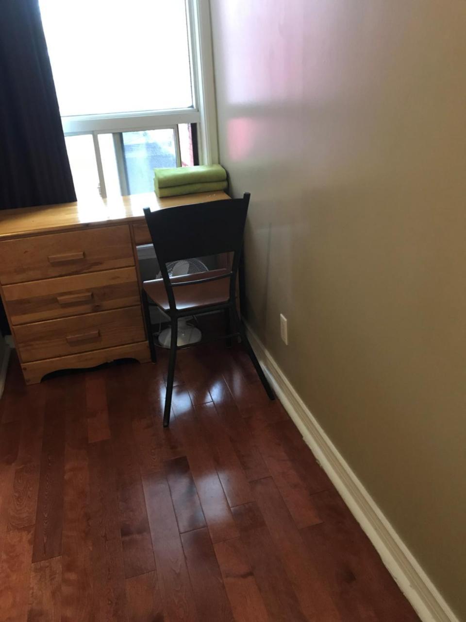 Convention Travelers Home Toronto Bagian luar foto
