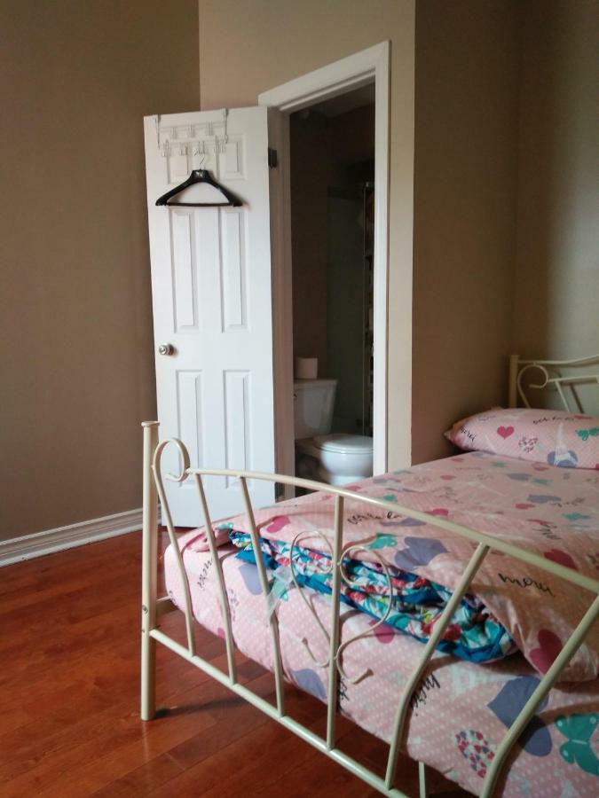 Convention Travelers Home Toronto Bagian luar foto