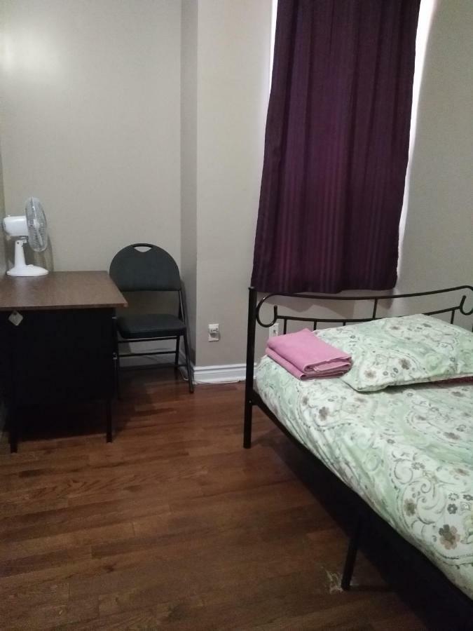 Convention Travelers Home Toronto Bagian luar foto
