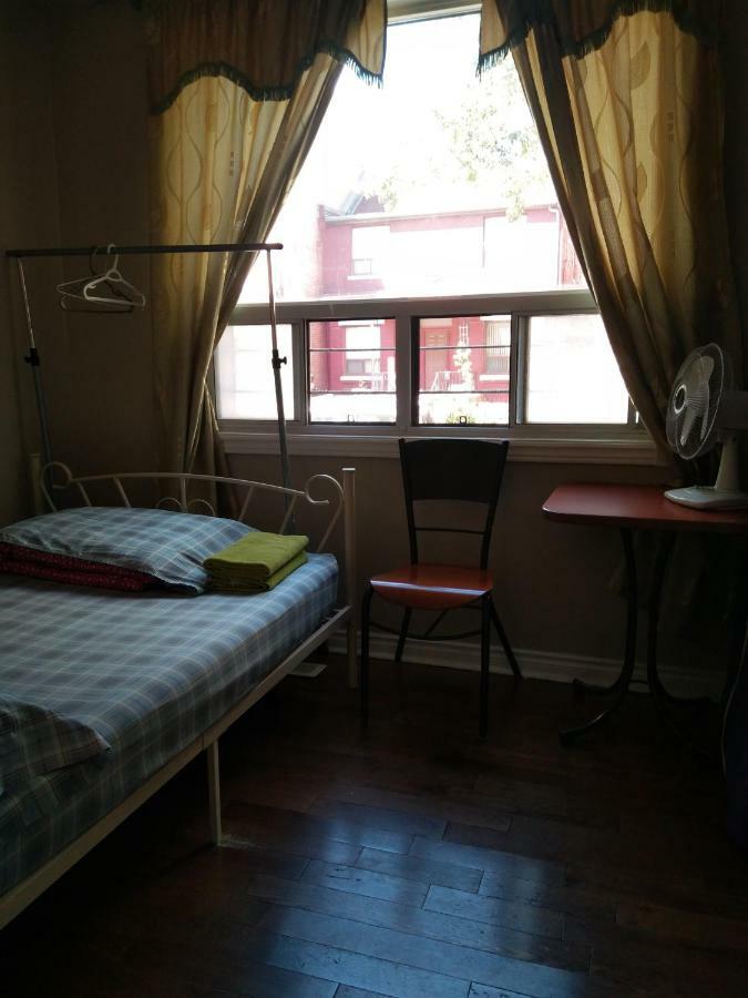 Convention Travelers Home Toronto Bagian luar foto