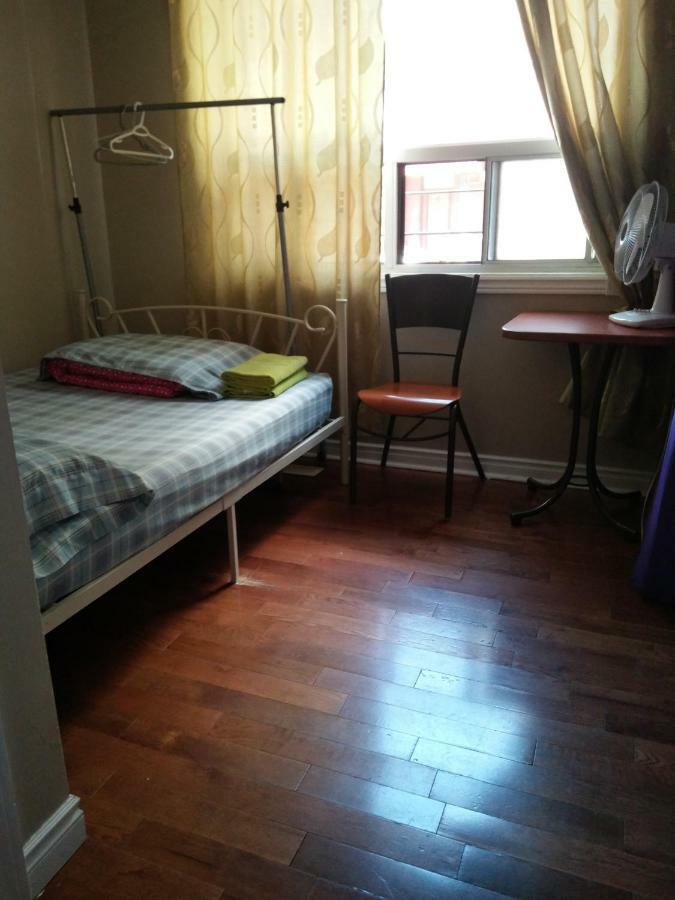 Convention Travelers Home Toronto Bagian luar foto